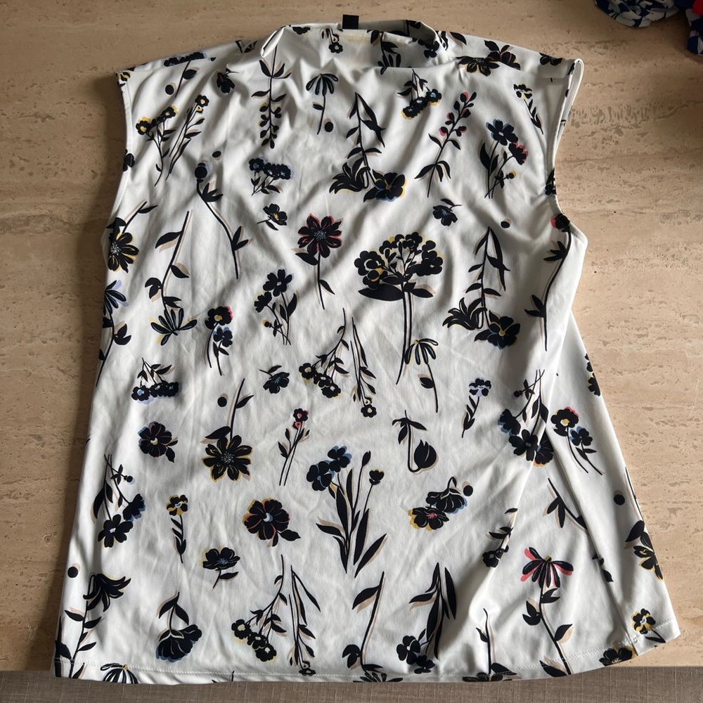 Ann Taylor Black and White Floral Blouse
